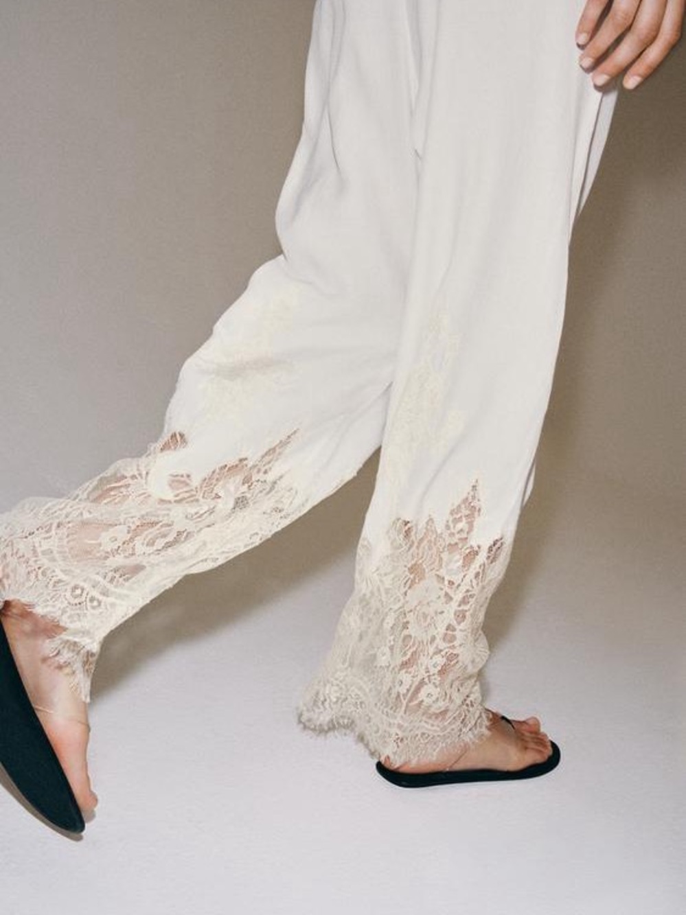 SOMA COOL NIGHTS Lace-Trim Sleep Pants in Cream With Gold Irridescent Lace Small